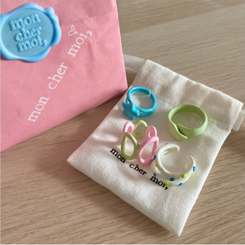 Mon Cher Moi enamel rings bundle of 4 like new condition
